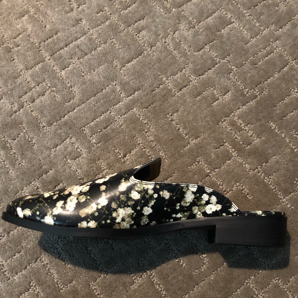 NEW Lucky black leather mules w/ white flowers